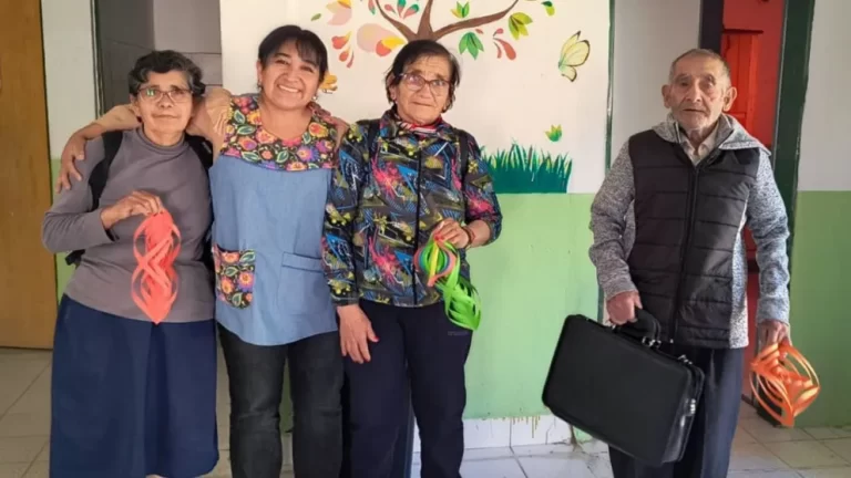 A sus 93 años Don Carlos Lagos egresó de la escuela primaria