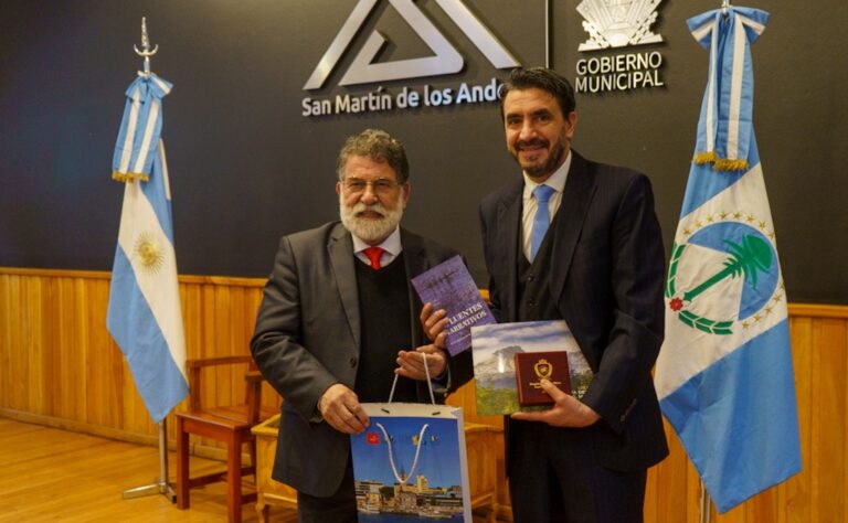 El intendente Saloniti asiste en Chile a la asunción del Gobernador Regional de los Ríos