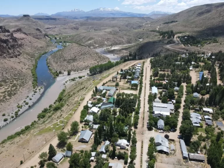 Continúa la búsqueda del criancero que cayó al río Varvarco