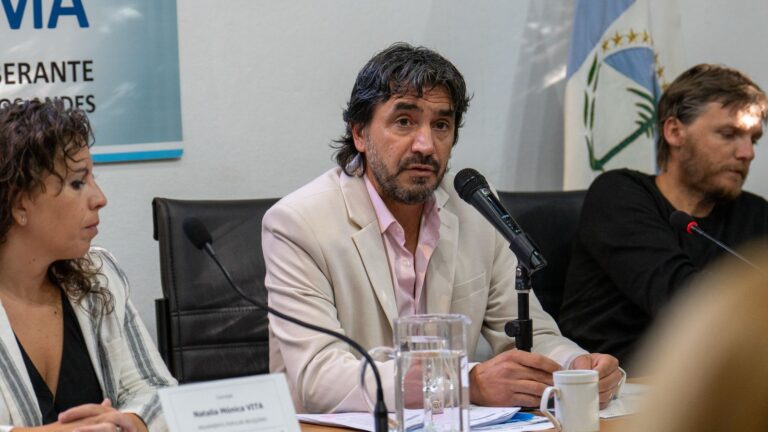 Fuerte respuesta de la Cooperativa de agua al discurso de Saloniti en la apertura de sesiones