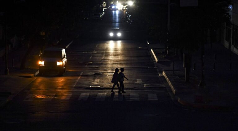 Apagón masivo en Chile: más de 20 millones de hogares sin luz