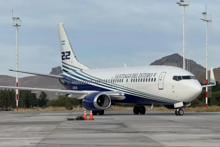 Llegó a Neuquén un Boeing 737 para reforzar el combate del fuego