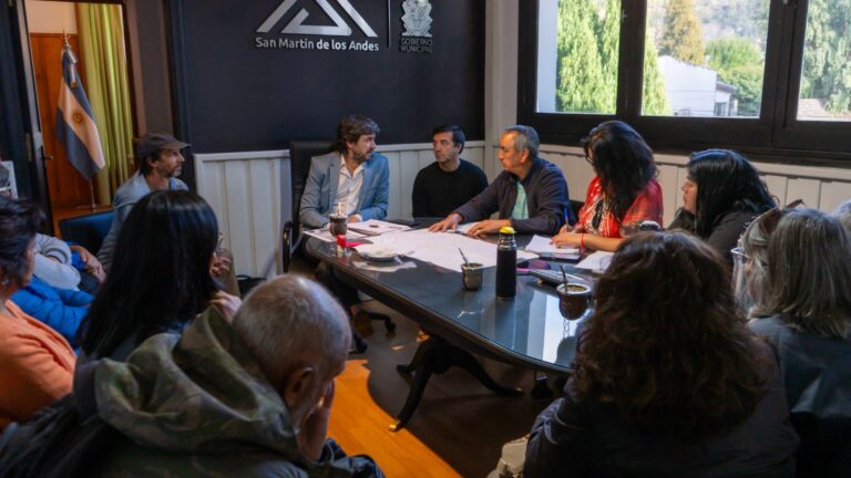 Con varios temas en agenda, el intendente recibió a vecinas y vecinos del Barrio Intercultural