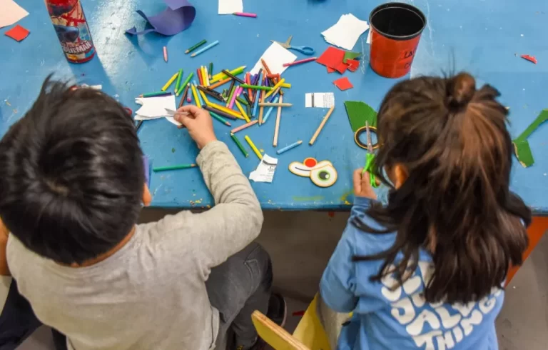 Escuelas primarias recibirán inédito aporte para materiales artísticos