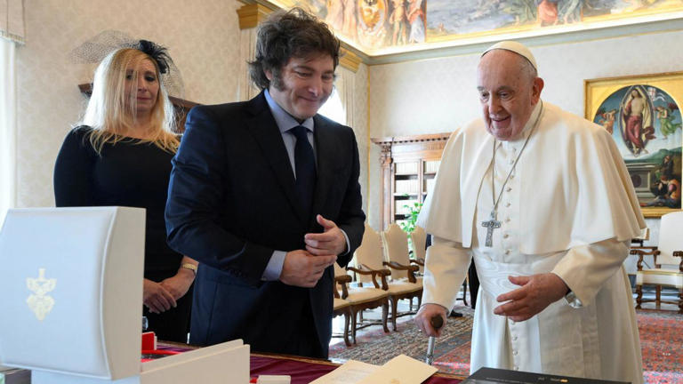 Javier Milei prepara el viaje para asistir al funeral de Francisco en el Vaticano