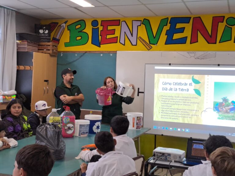 Guardas Ambientales participaron de la jornada por el Día de la Tierra en la Escuela Provincial N°352