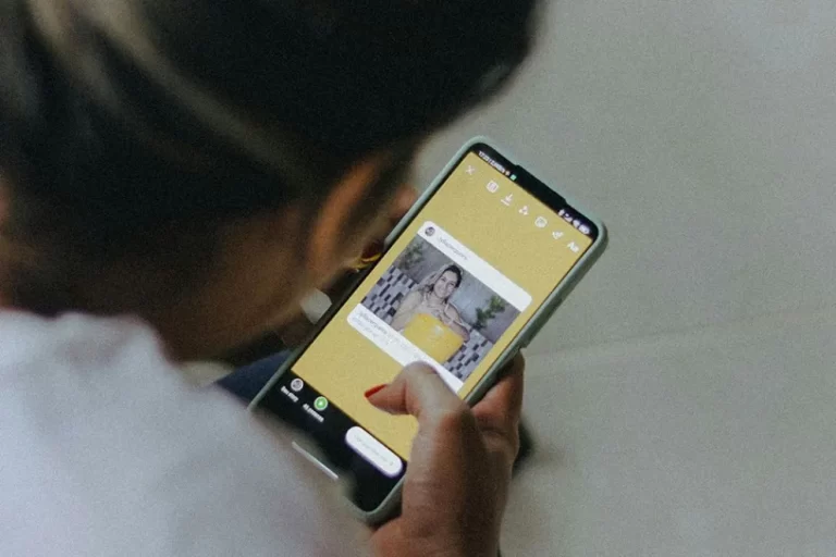 Limitan el acceso a redes y plataformas en las escuelas