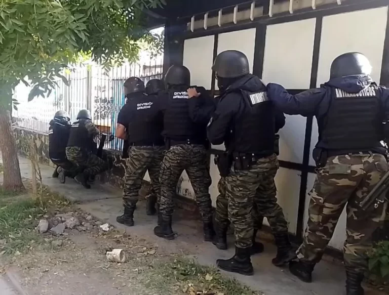 La Policía neuquina secuestró un kilo de cocaína y detuvo a 10 personas
