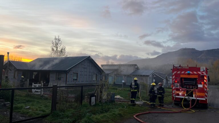 Incendio de vivienda en Loteo Belwel fue rapidamente contenido por Bomberos Voluntarios