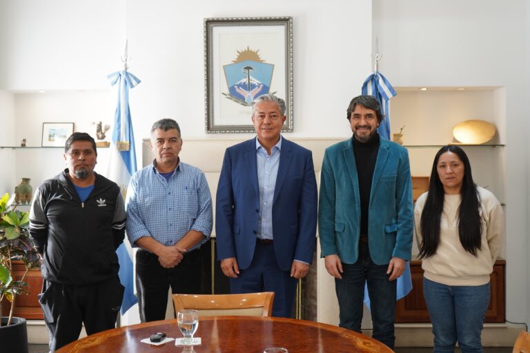 Provincia y Municipio firman el convenio para el nuevo sistema de agua potable en Payla Menuco