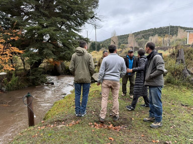 Reuniones y recorrida por el sistema de agua en los parajes Payla Menuco y Newen Antug