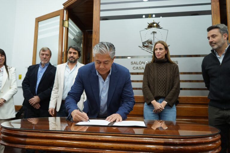 Paseo de los 9 Lagos: Provincia y Municipio destacaron la pavimentación a Meliquina y a Lolog