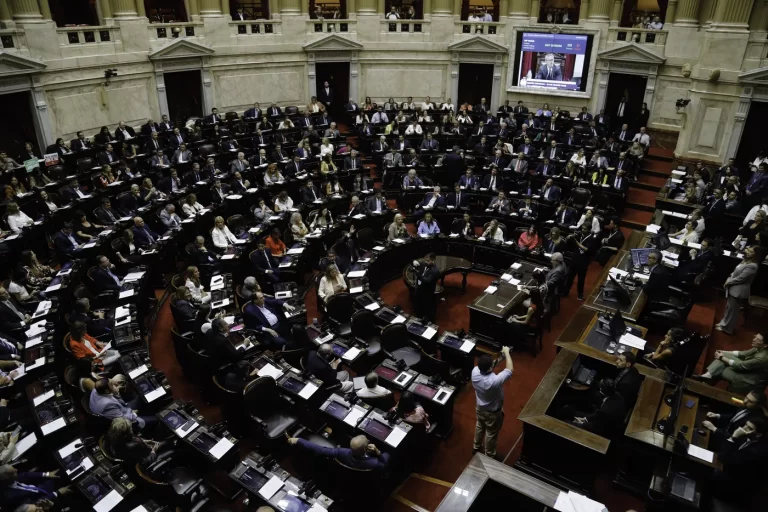 El gobierno anunció que vetará el aumento a los jubilados si sale la ley