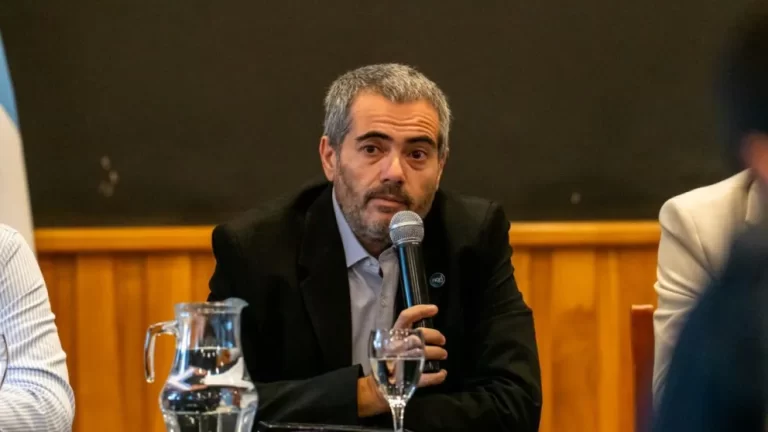 Capiet firmó el contrato con la nueva concesionaria de Chapelco