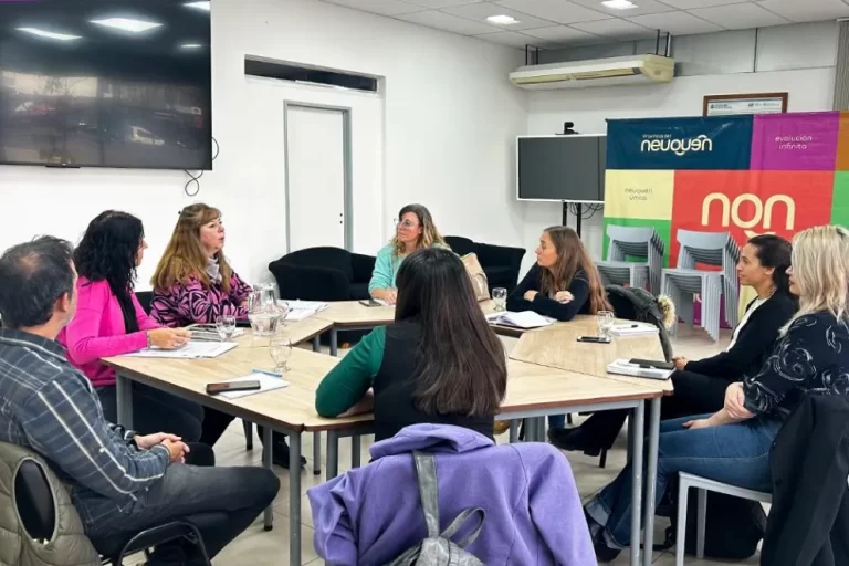 Turismo asesoró sobre habilitación de alojamientos a corto plazo