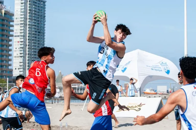 Dos chosmalenses serán parte del mundial de Beach Handball en Túnez