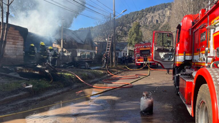 Tres viviendas consumidas en su totalidad luego de incendio en barrio Chacra IV