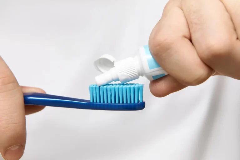 La ANMAT prohibió la comercialización de una conocida pasta dental tras reportar efectos adversos