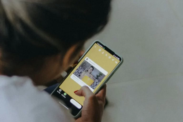 Cómo se aplicará la regulación del uso de celulares en las escuelas